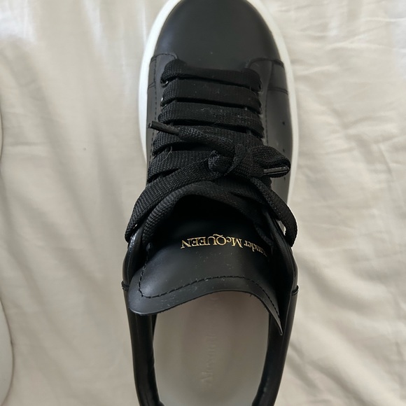 Alexander McQueen - Picture 8 of 9